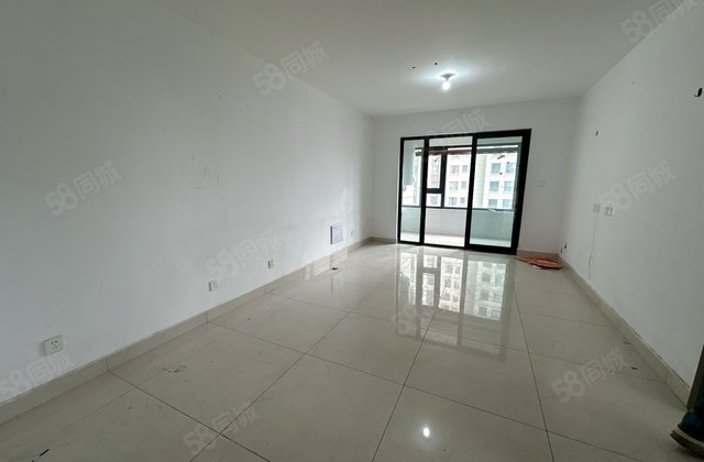 阿卡六期 房龄新 带车位 好楼层 户型好 房东便宜出售