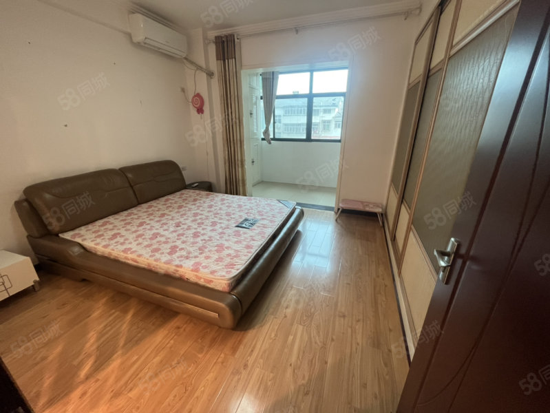 文松花园4室2厅2卫150.25㎡南北55.8万