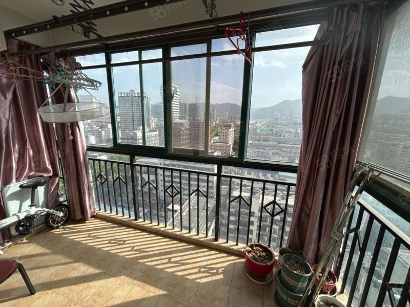 东明广场3室2厅2卫131㎡南北73.8万