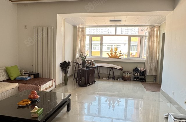 新出好房！湖边电梯洋房！三室朝阳大双阳台！采光好位置好！