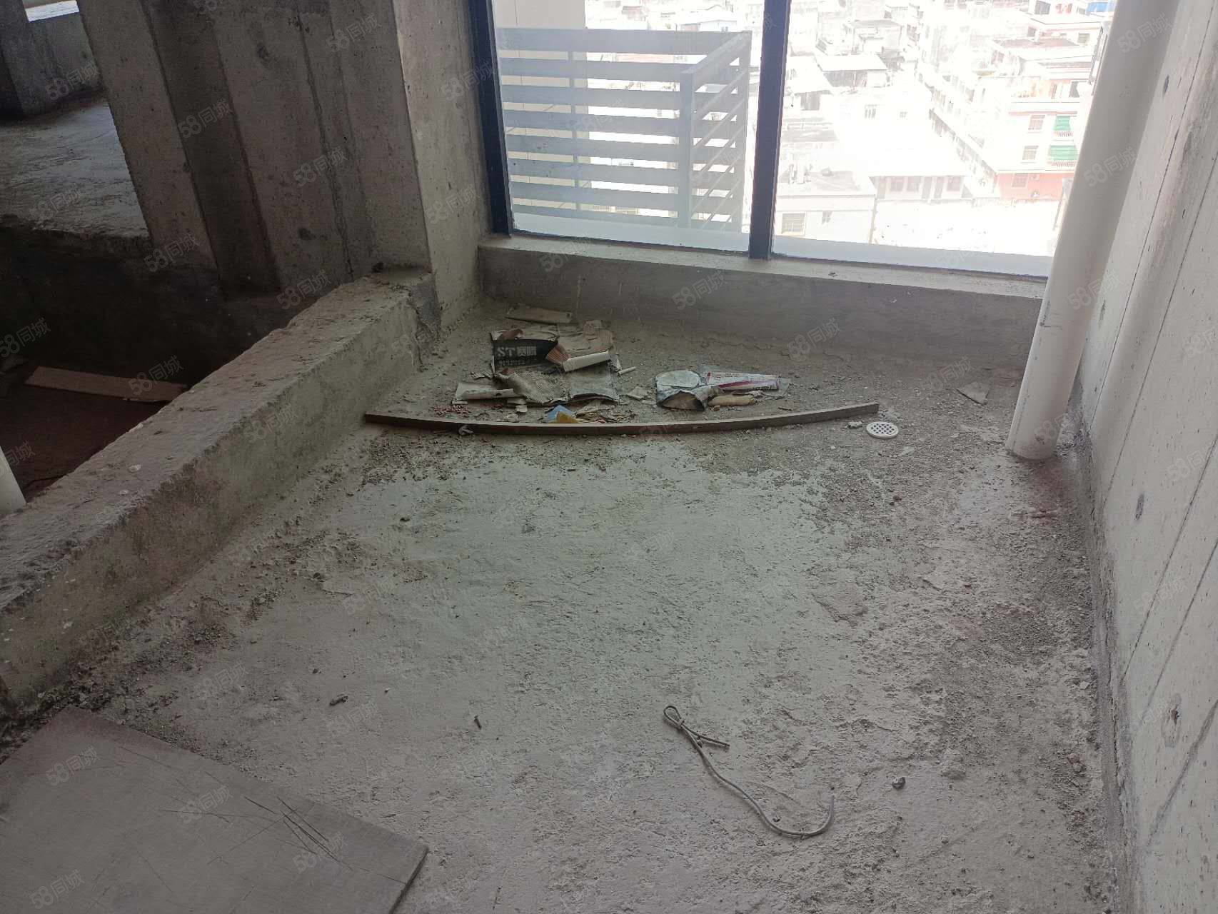 康德广场3室2厅2卫91.16㎡东84万