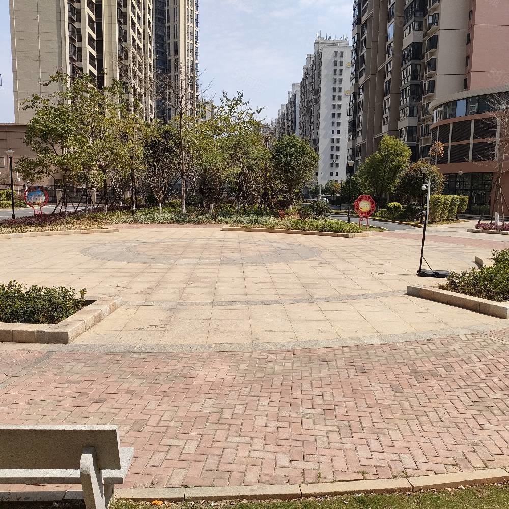 龙辉小区3室2厅2卫98.44㎡南146万