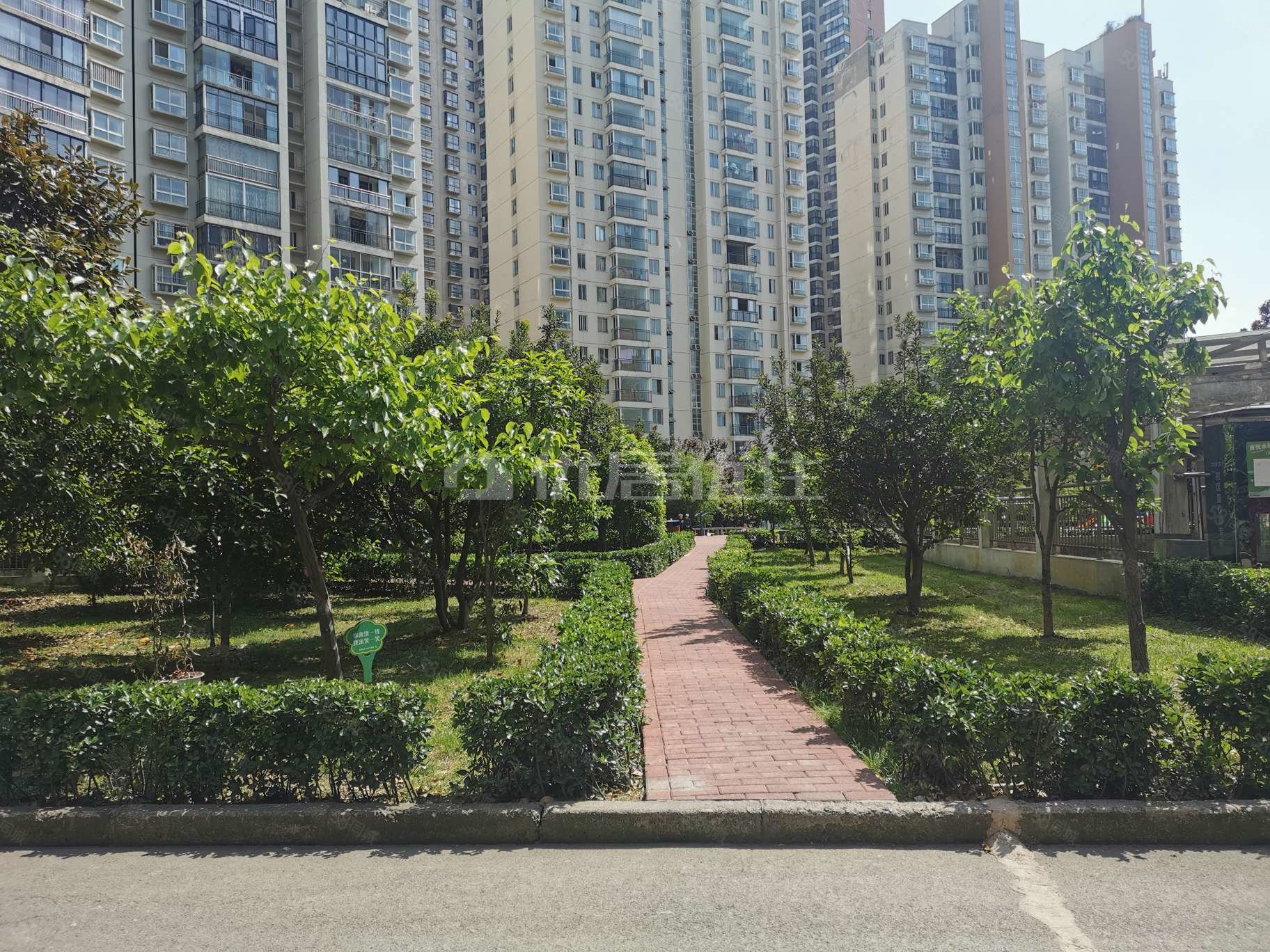 地铁口南湖郡132平精装修带露台95万看房预约