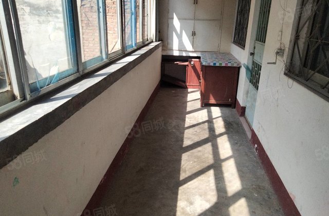 东昌老校，一楼带院40平方三室朝阳大阳台，老三中带南大门急售