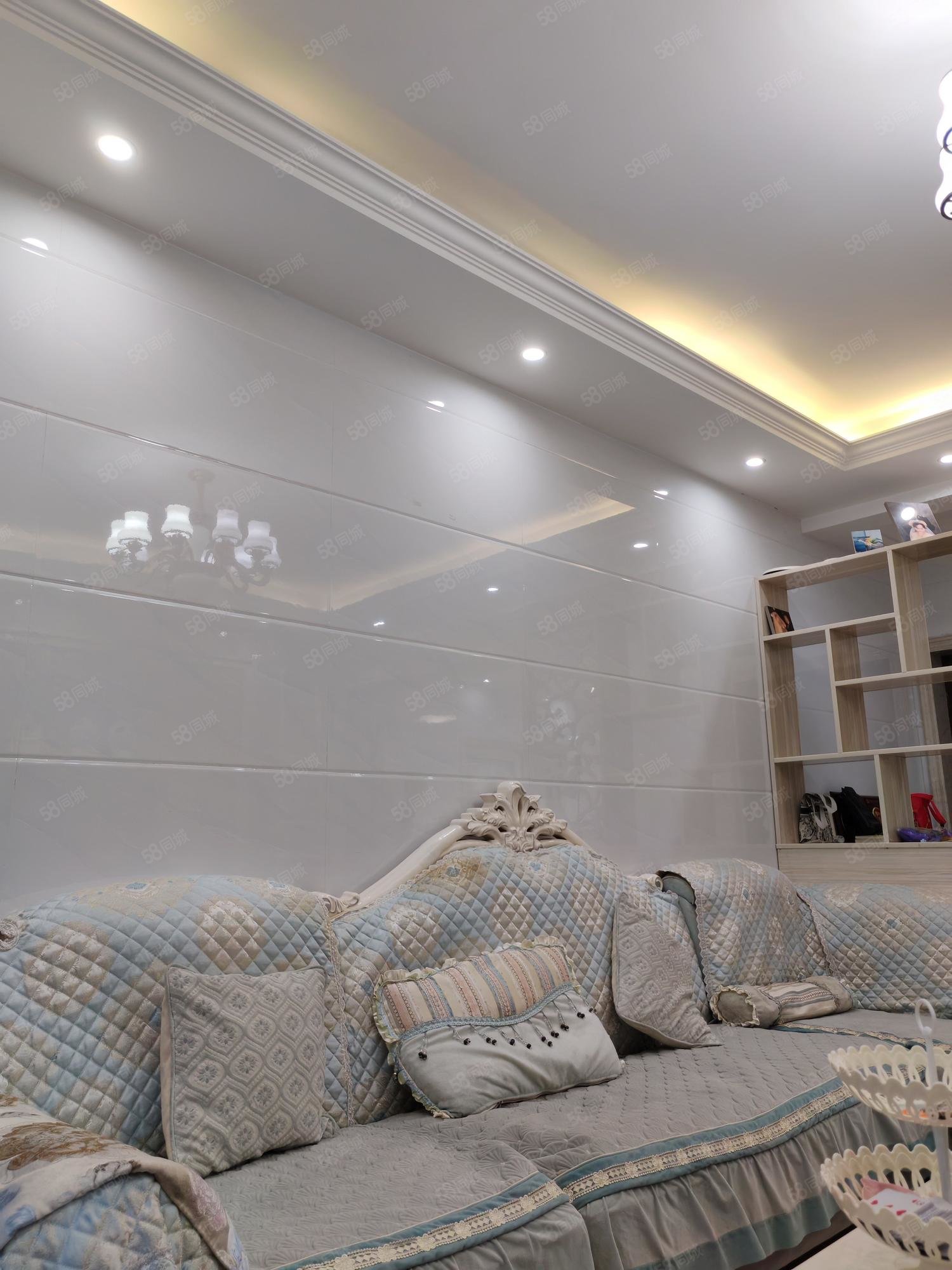 东湖花苑3室2厅2卫118㎡南北92万