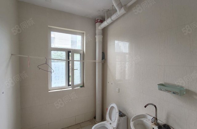 单价7开头商品房民生凤凰城6号院 南北通透 带电梯 双卫格局