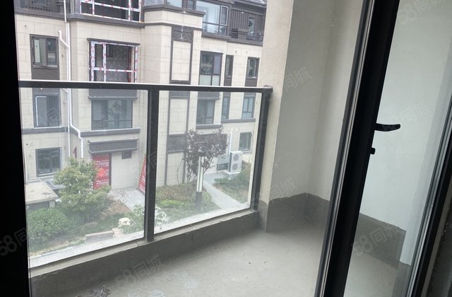 7分兴启房地产210万15442元/㎡翡翠璟园别墅上下三层有车库带