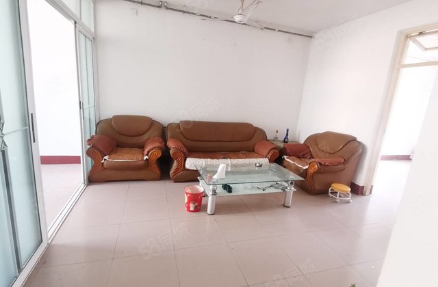 55万人民公园，河东  ，明星小区好楼层三室，停车方便