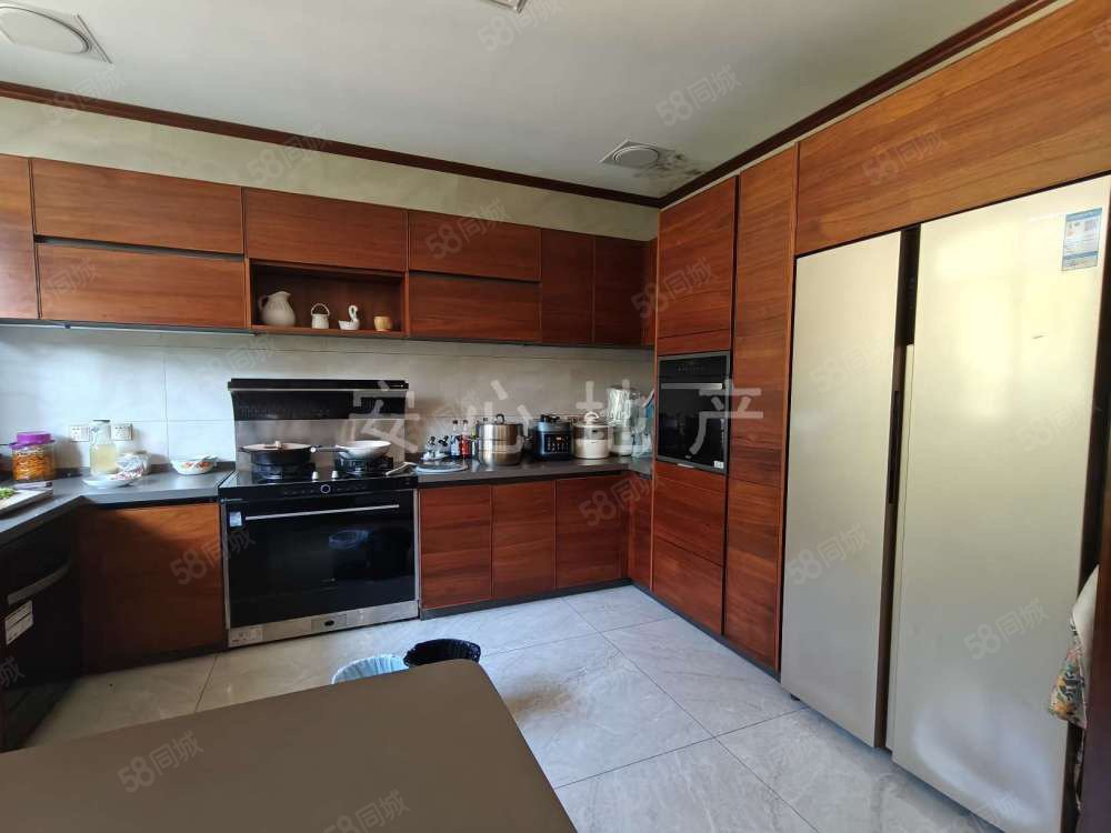 德和沁园(别墅)5室3厅4卫216㎡南北550万