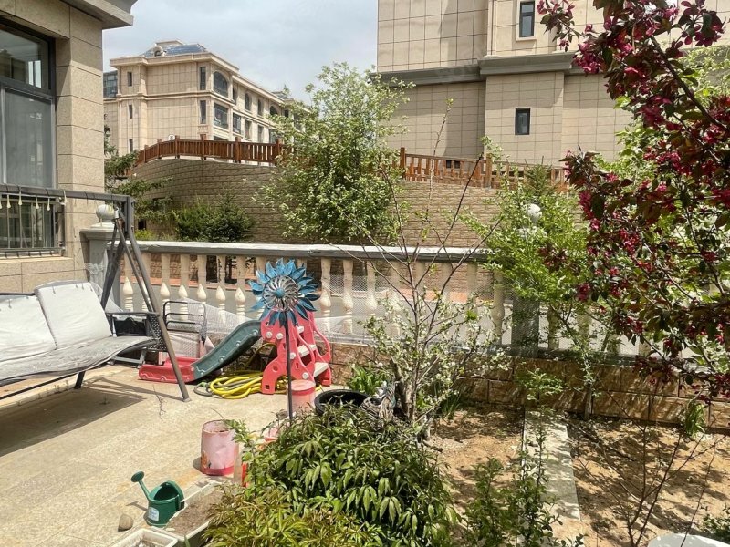 凤栖花园4室2厅2卫205㎡南北110万