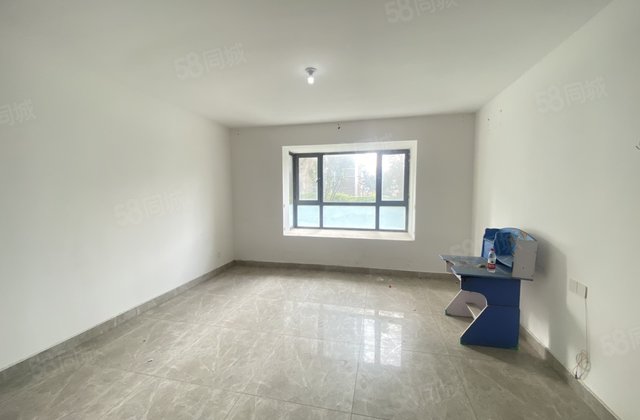 高端社区边户 新房未入住 人车分流 送车位 房单价6千多