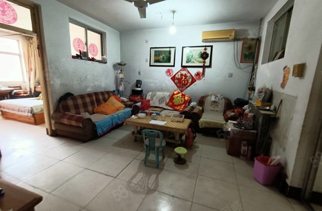 东昌总部三中市政府附近 低楼层三室两厅，停车非常方便