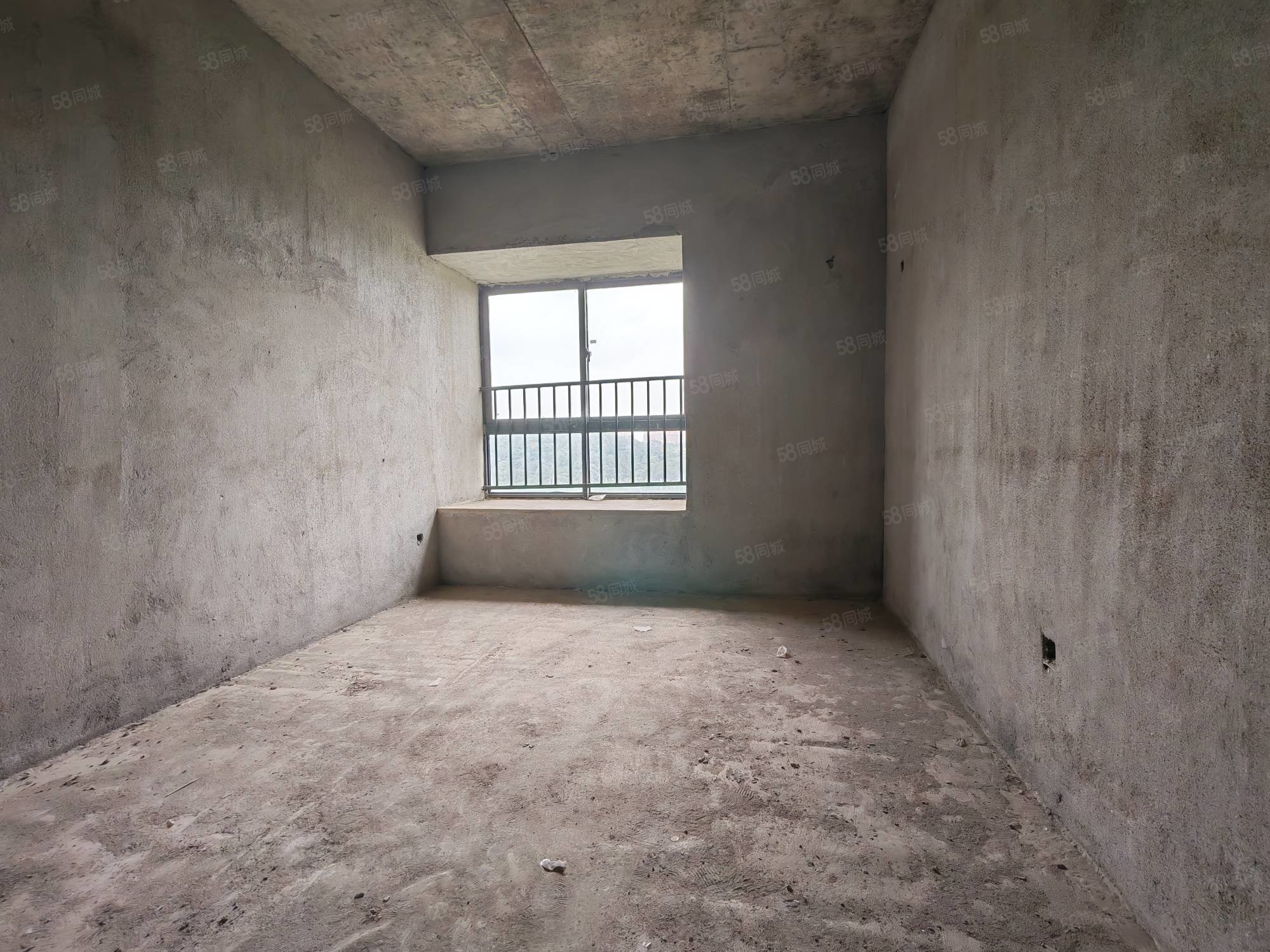 华泰花苑4室2厅2卫161㎡南北82.8万