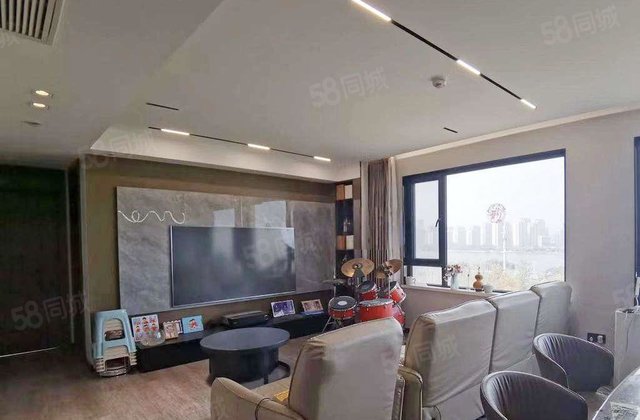 百合新城 4室两卫 167平 141.8万观景房带车位地下室