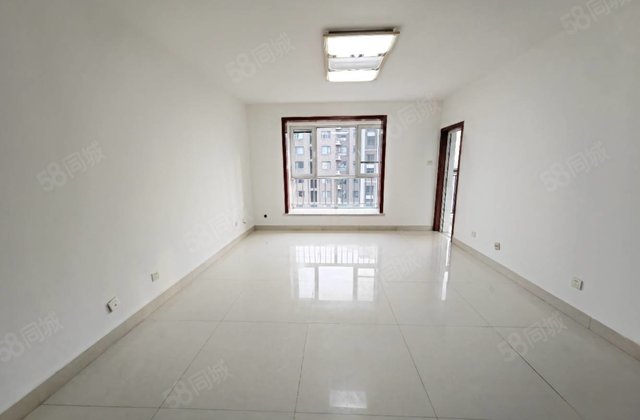 70多万 七中 电梯新房未住 好楼层 免大税带储