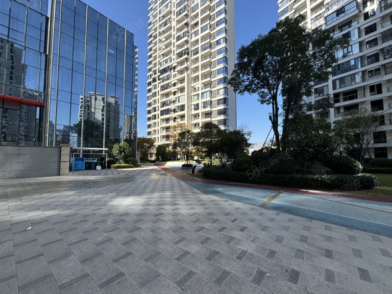 德和领秀广场4室2厅2卫140㎡南北173万