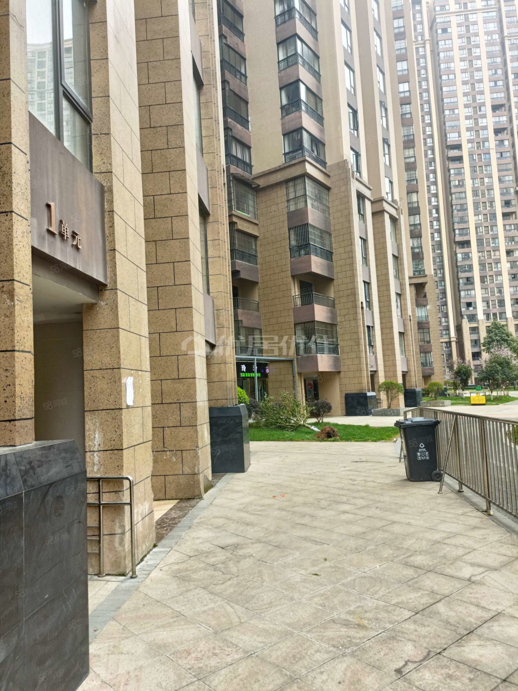 绿地伊顿公馆3室2厅1卫98.18㎡南北50万