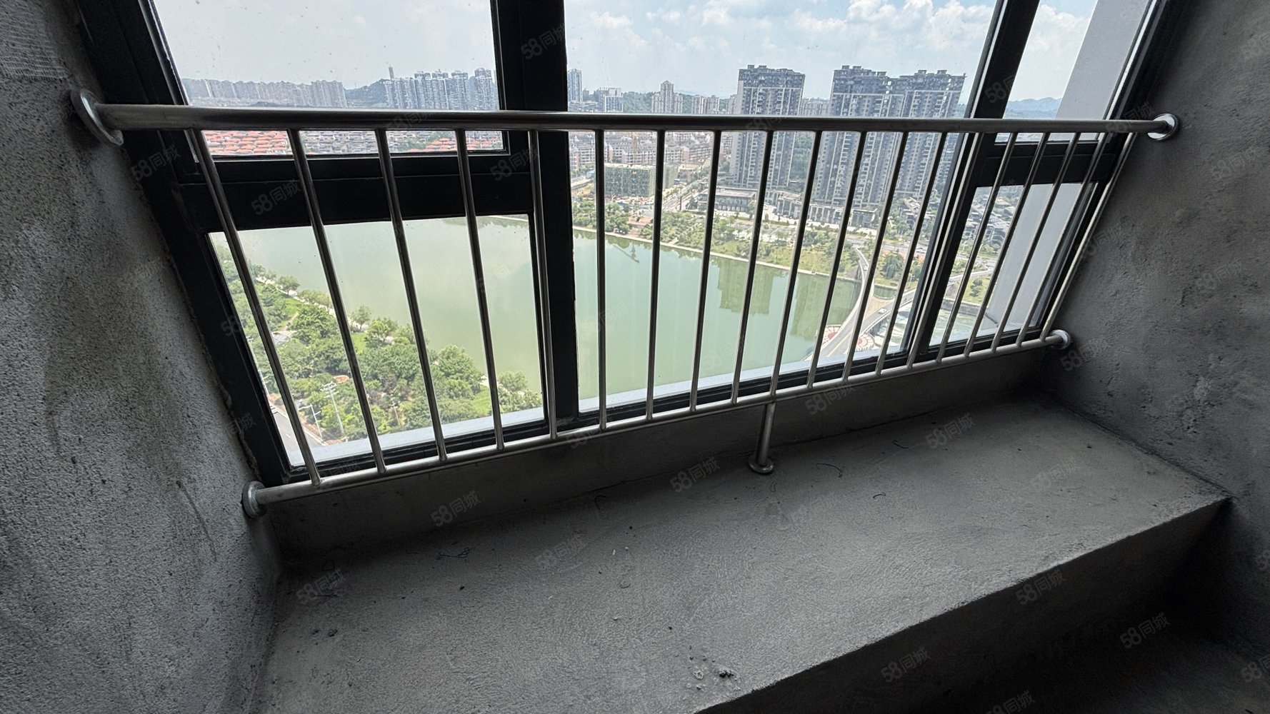 天秀湾5室2厅4卫254㎡南北268万