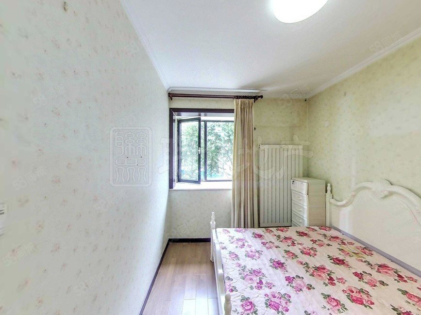 時(shí)代龍和大道3室1廳2衛(wèi)136.08㎡南北375萬