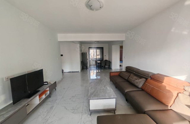 大三居三叶草，双卫，急售，南北通透，送车位储藏室，随时看房。