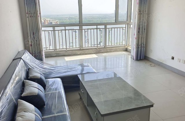 文轩外国语一中附近龙湾小区电梯房