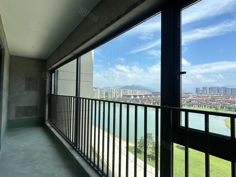 急售9800多一平湖景洋房东边户四房紫金山远洋山水