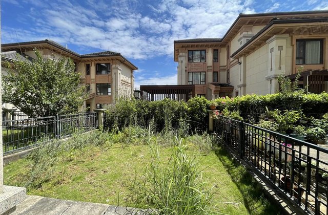 九岭天下(别墅)5室2厅248㎡139万二手房图片