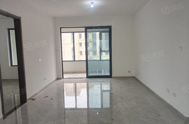 急售  理想城南区  新房未住  带储藏室车位  三叶草户型