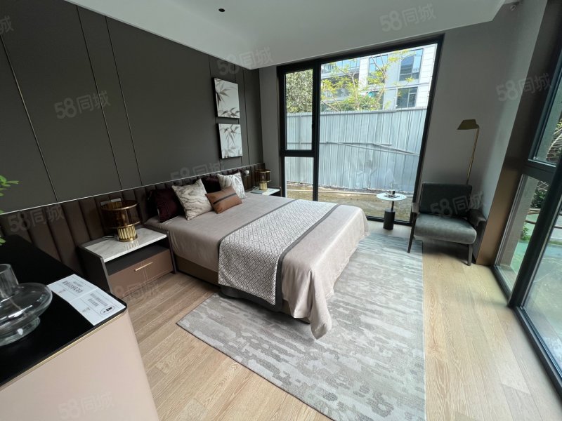 湖边上万景峰汇下叠别墅带私家大花园中庭不临路采光好