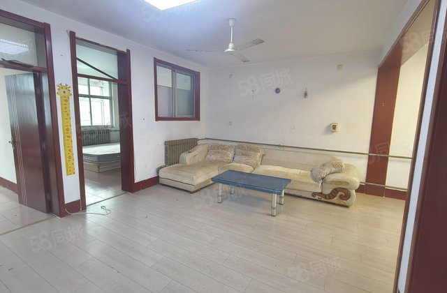 出门就是文轩外国语八中一路之隔闸南小区房东赔30多万捡到打漏