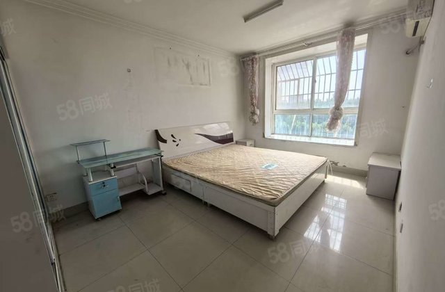 急售！边户！三室！六  万入住！停车方便！送储！