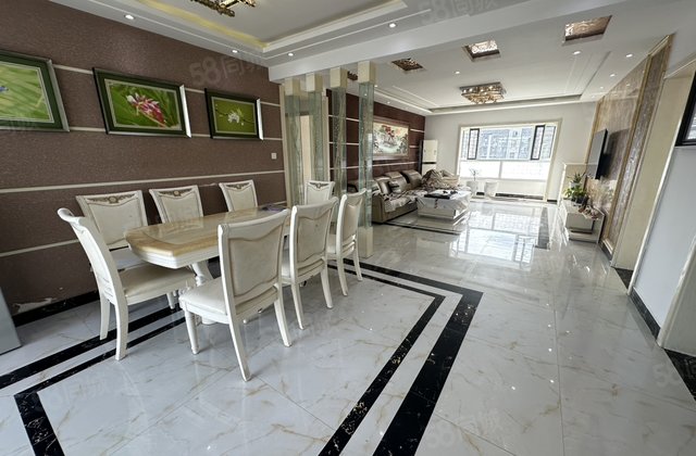 阿卡四期，超大三居室两卫，三叶草户型，好楼层，房东  卖