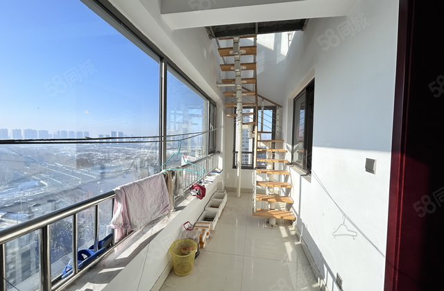 房东急售！高档小区 润景苑大三室 送阳光房 车位储藏室免大税