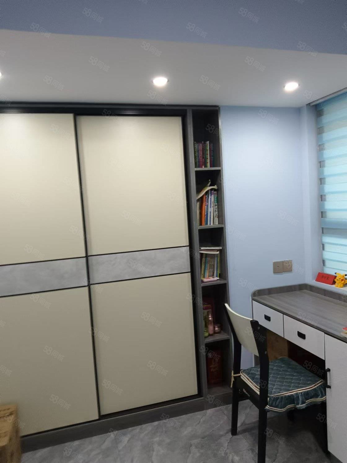 悦湖城3室2厅2卫112㎡南北70万