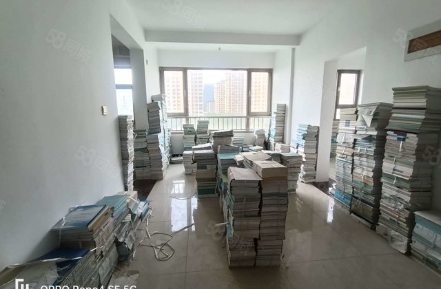 新一中附近 润景苑东区 好楼层三叶草   带车位储藏室