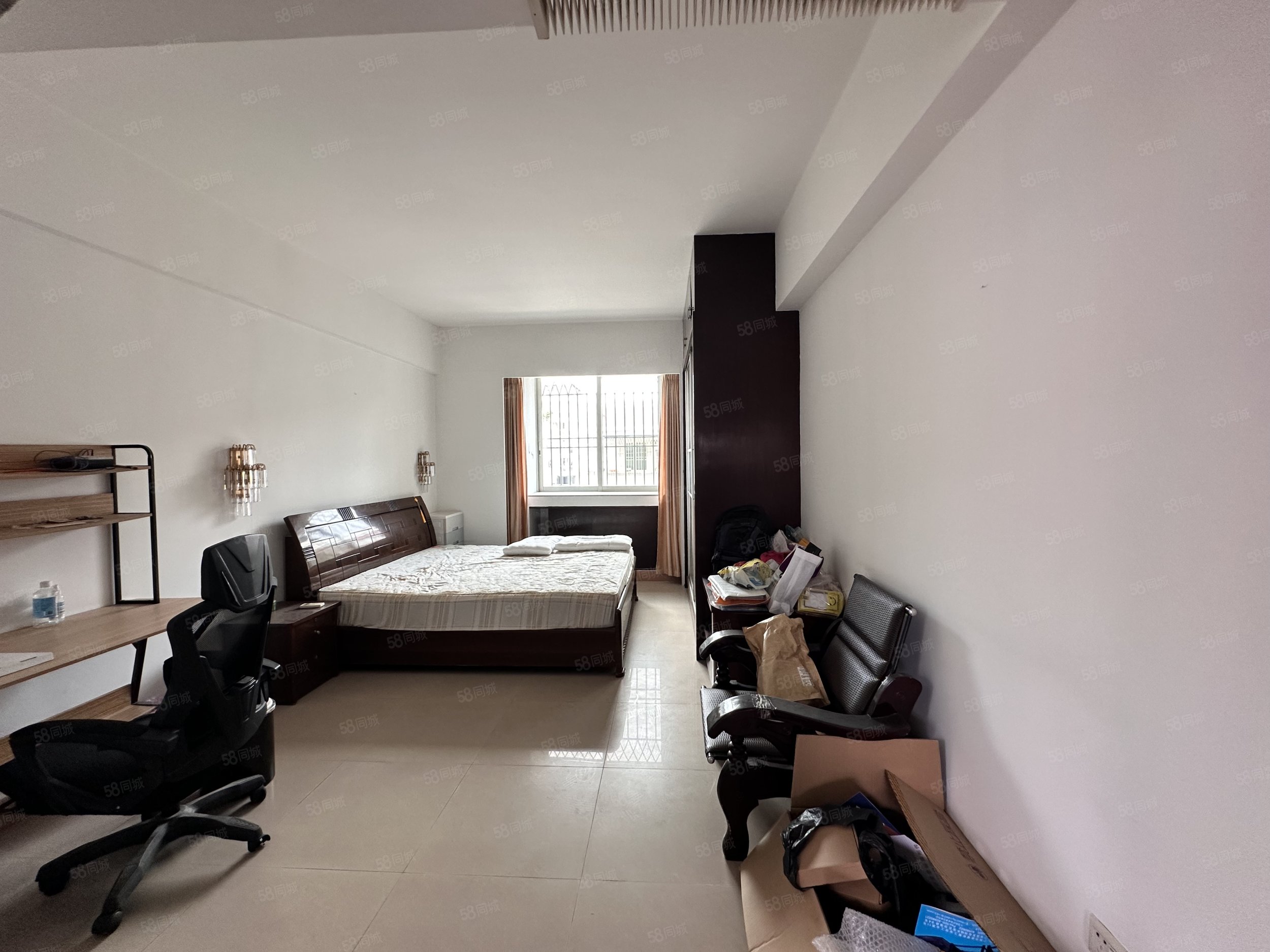 彩虹花园3室2厅2卫147㎡南北68万