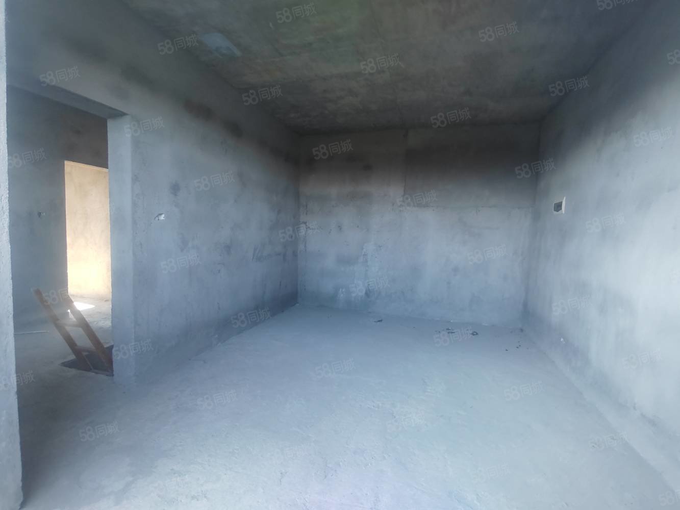 北湖豪苑6室2厅2卫198㎡南北132万