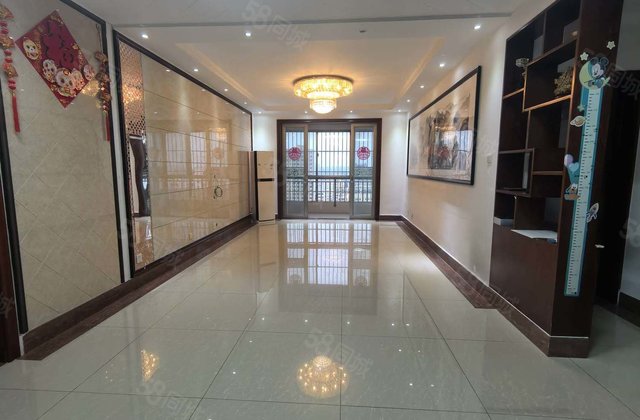 房东急售 市医院附近 边户 精装四室 两卫 户型好 带车储