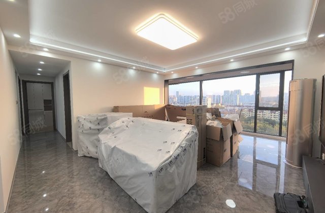 碧桂园云麓九里四室  精装修 带储藏室 大阳台 好楼层