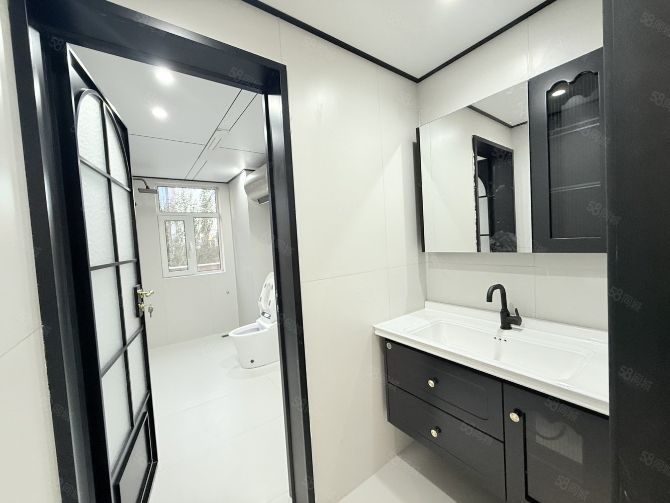 文豪世家3室2厅2卫166㎡南北108万