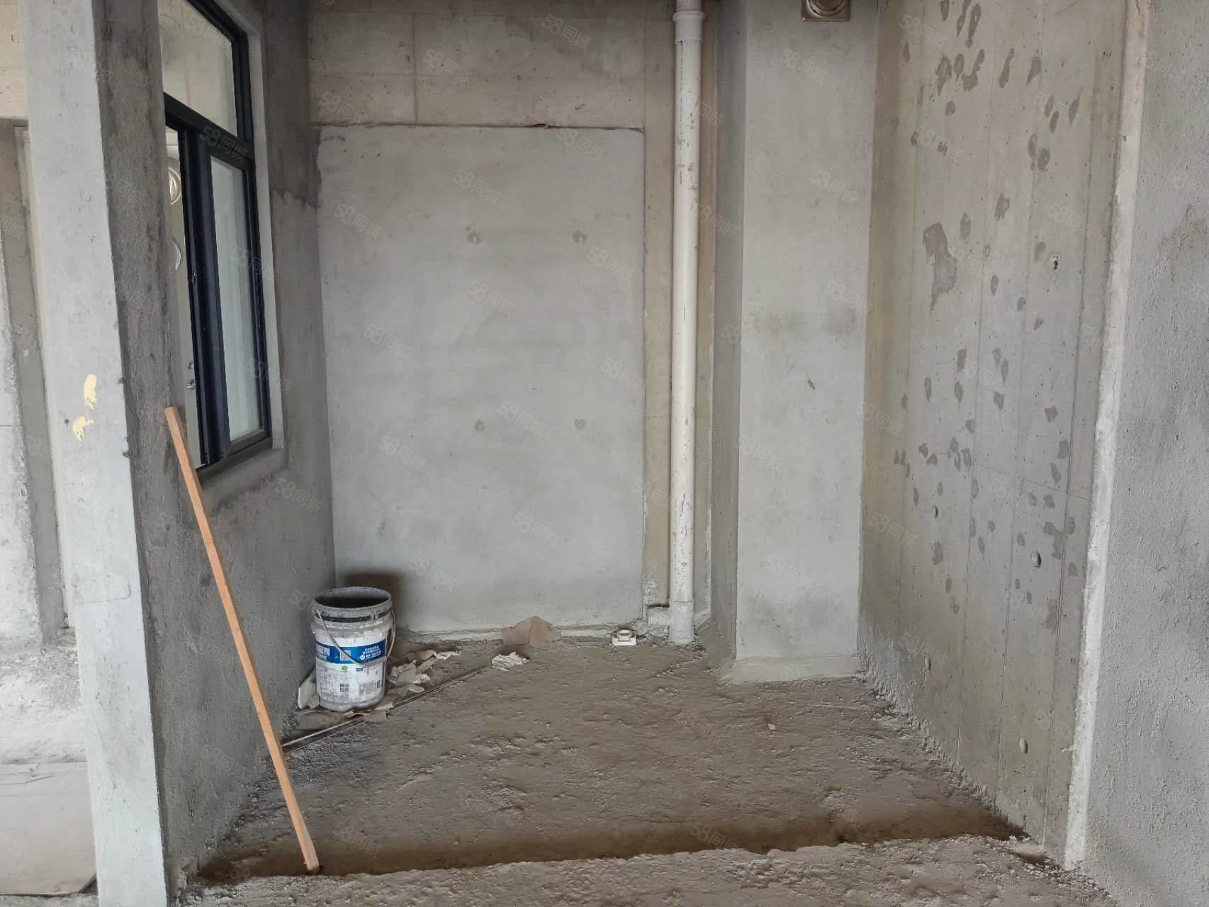 康德广场3室2厅2卫91.16㎡东84万