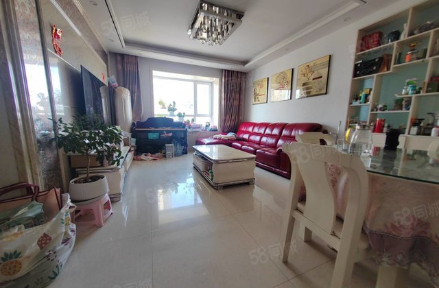 旅游度假区 大三房 正规商品房 双卫 有电梯 房龄新