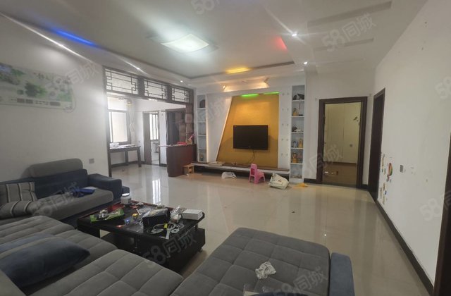 临湘市水利局宿舍4室2厅141.78㎡35万二手房图片