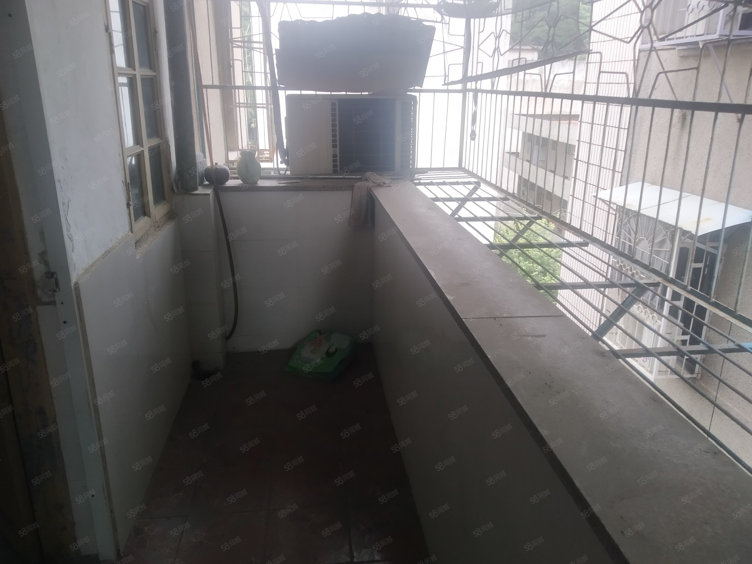 西荣路小区3室2厅1卫98㎡东南24万