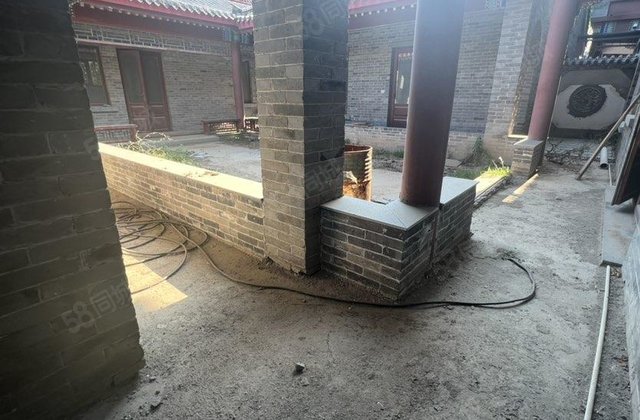 古楼西南角，四合院，四合院，可以传承的房子，6室好房
