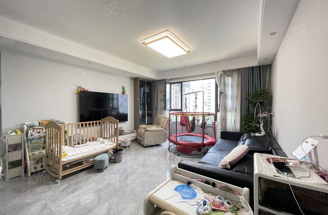 急！边户精装！三室朝阳！四室两厅两卫！民生凤凰城1号院润景苑