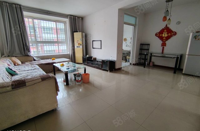 急售三室朝阳户型 好楼层卫生间有窗户 公摊面积小价格可谈