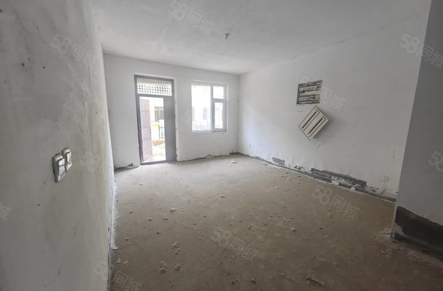 别墅 201平4居带院 新房 证满2年    买别墅