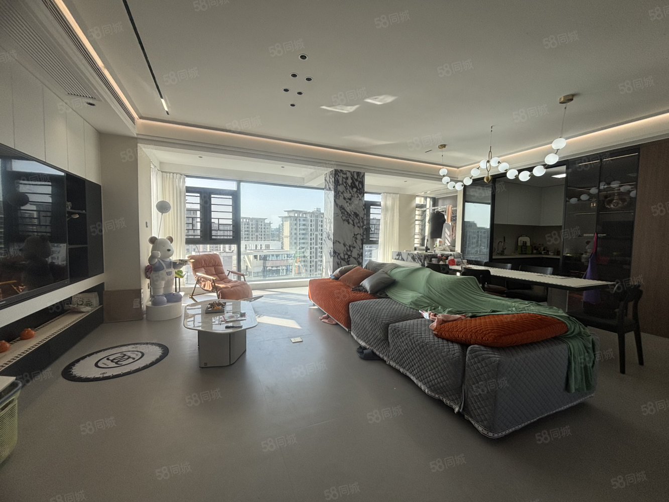 德和领秀广场5室2厅3卫172㎡南北220万