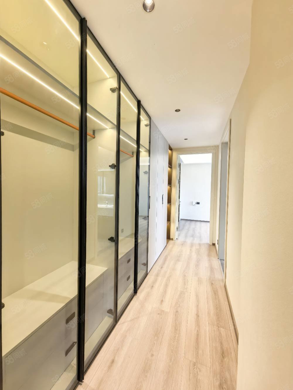 天秀湾4室2厅2卫202㎡南北258万